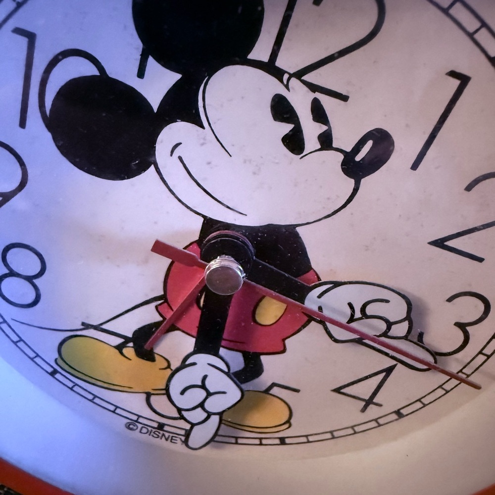 Disney Mickey Mouse Vintage Quartz Movement Clock From The 80's Keeps Good Time - Picture 5 of 5